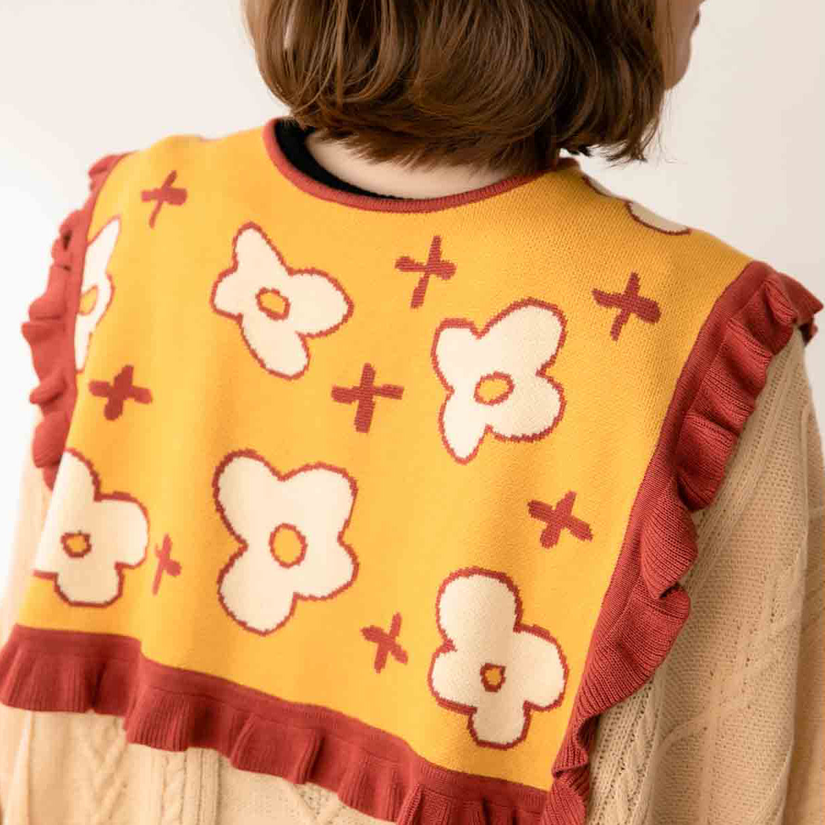 Flowery Spot Capelet