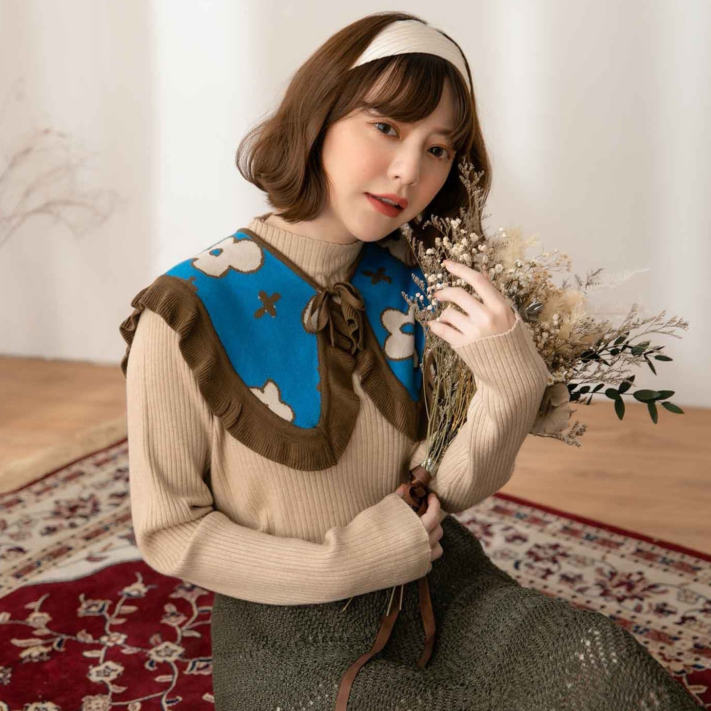 Flowery Spot Capelet